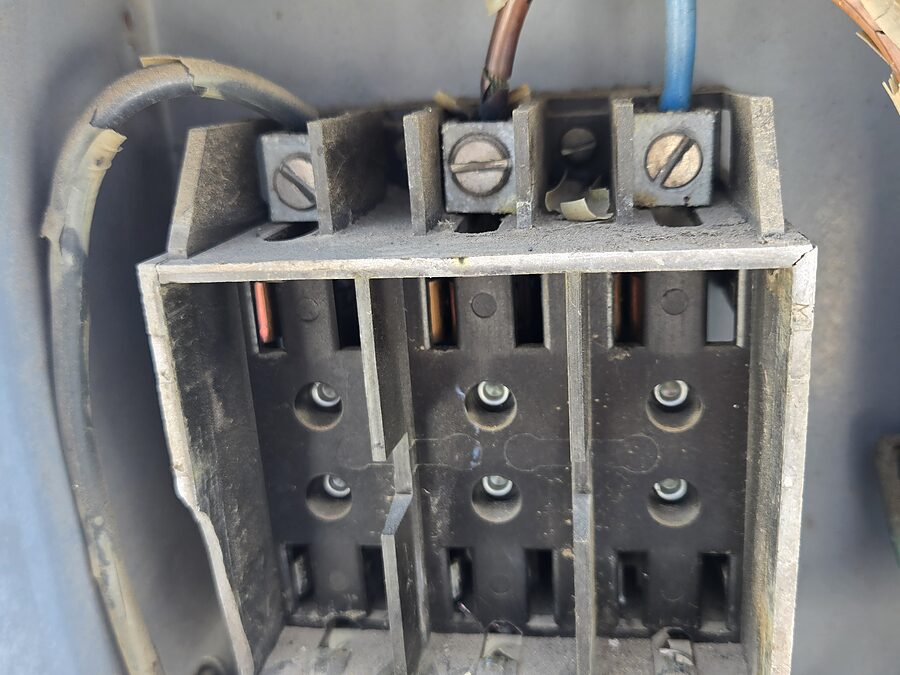 AC contactor terminals checked during burning smell diagnostics